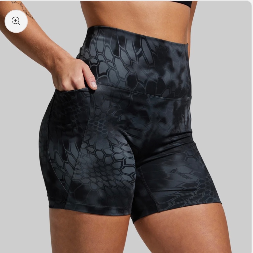 Born Primitive Eccentric Short (Typhon) S